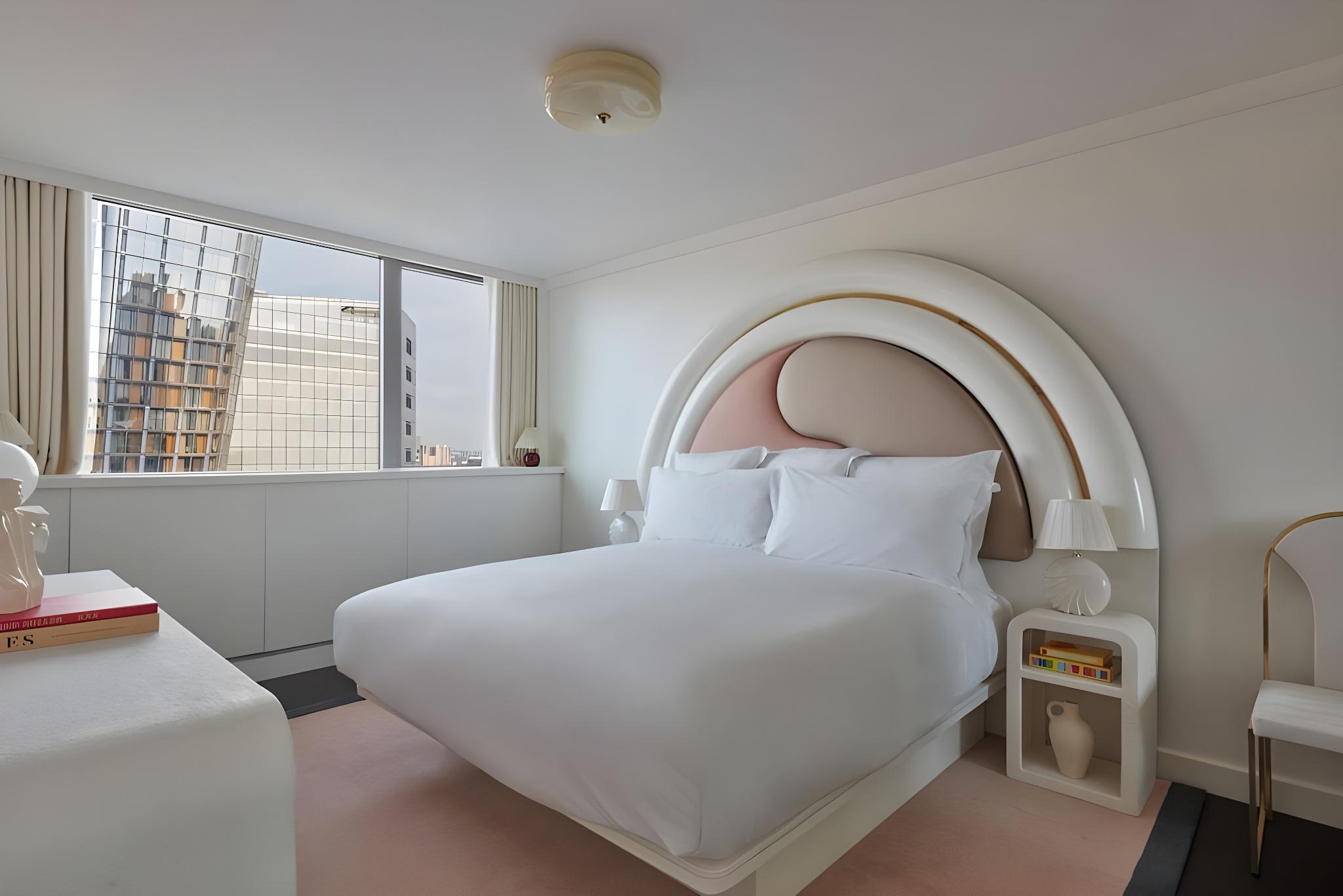Dynasty, Suite, Cabin, Queen Bed