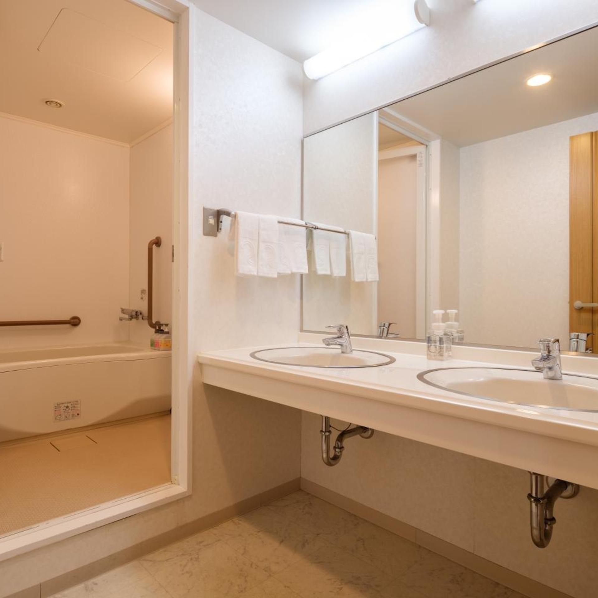 Yokaichi Royal Hotel 56/58
