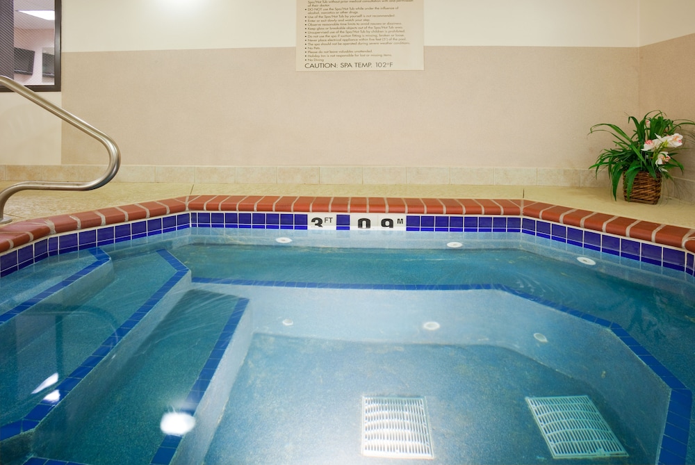 Holiday Inn Express Hotel Suites Yankton 35/71
