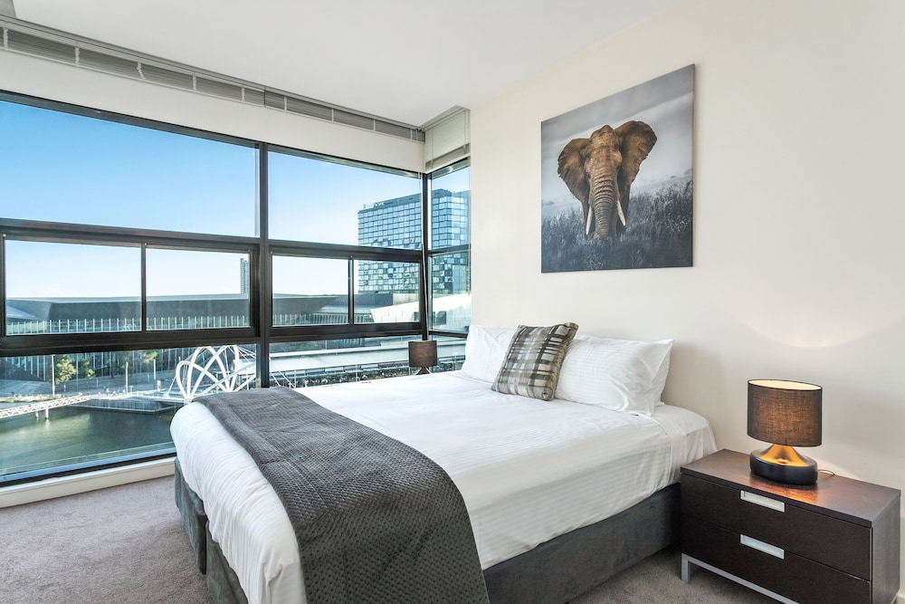 Waterfront Apartments Melbourne 30/56