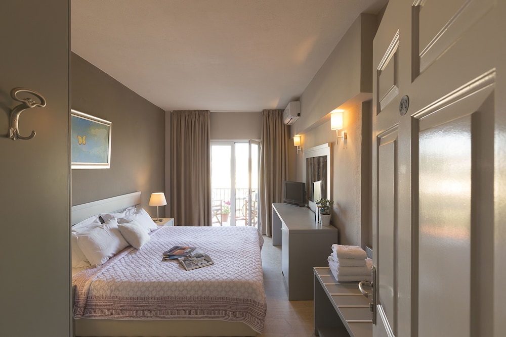 Nimfi Hotel, Skiathos 12/50