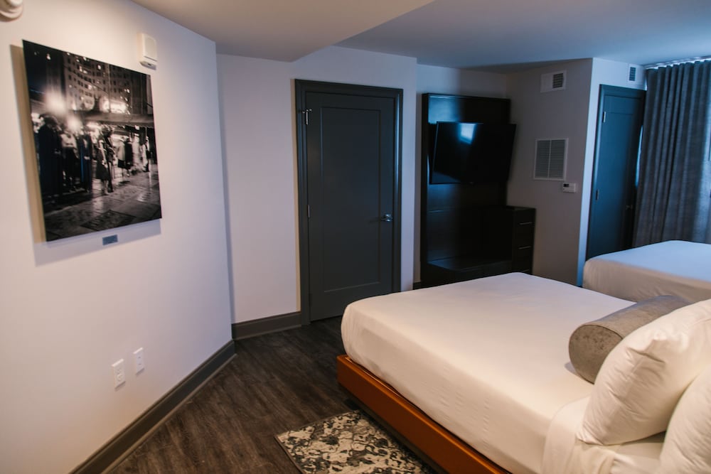 Hotel Legends, Biloxi 6/50
