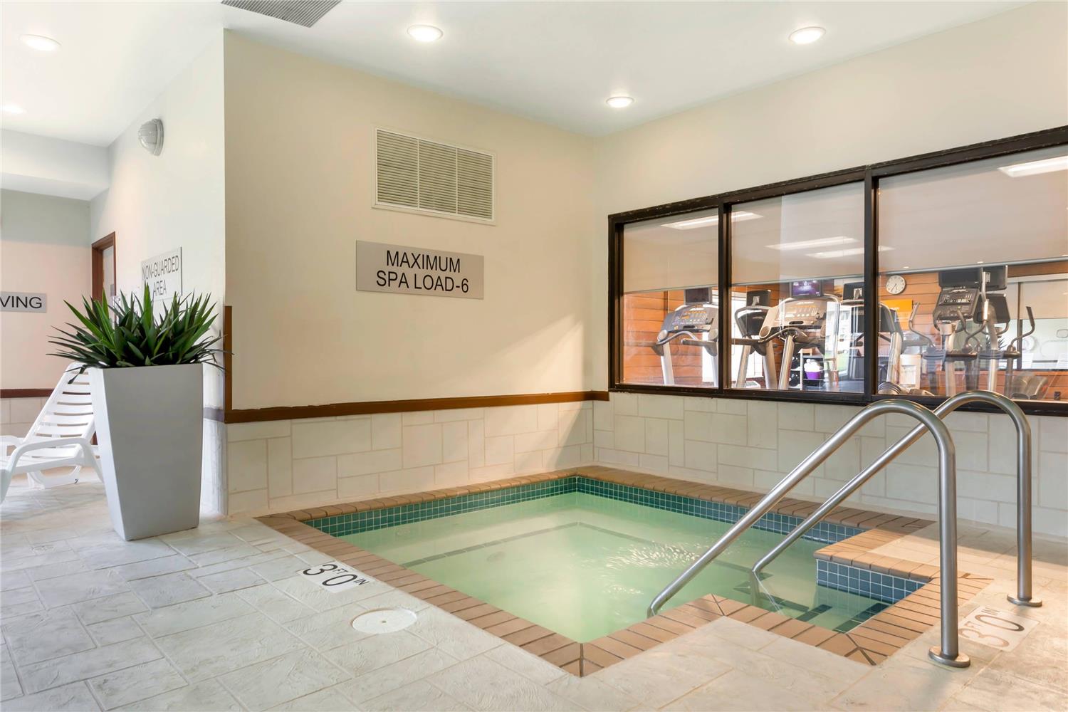 Comfort Inn & Suites Green Bay Stadium Area 8/18