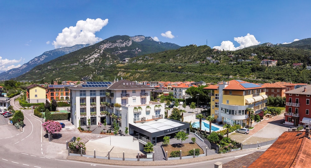 Goti Hotel 4/76