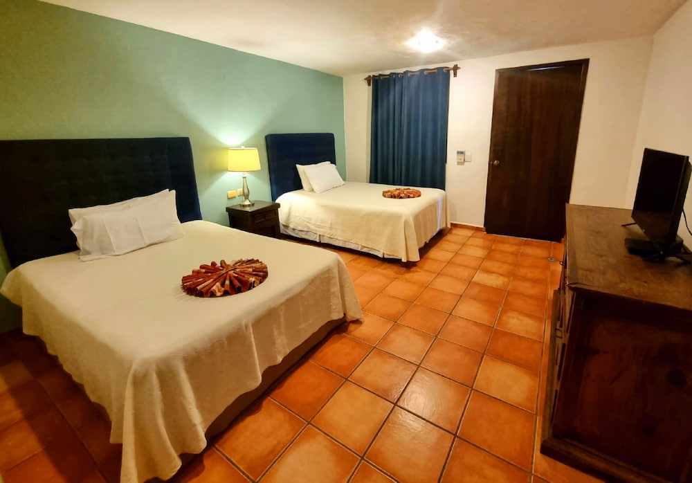 Hotel Holly 20/50