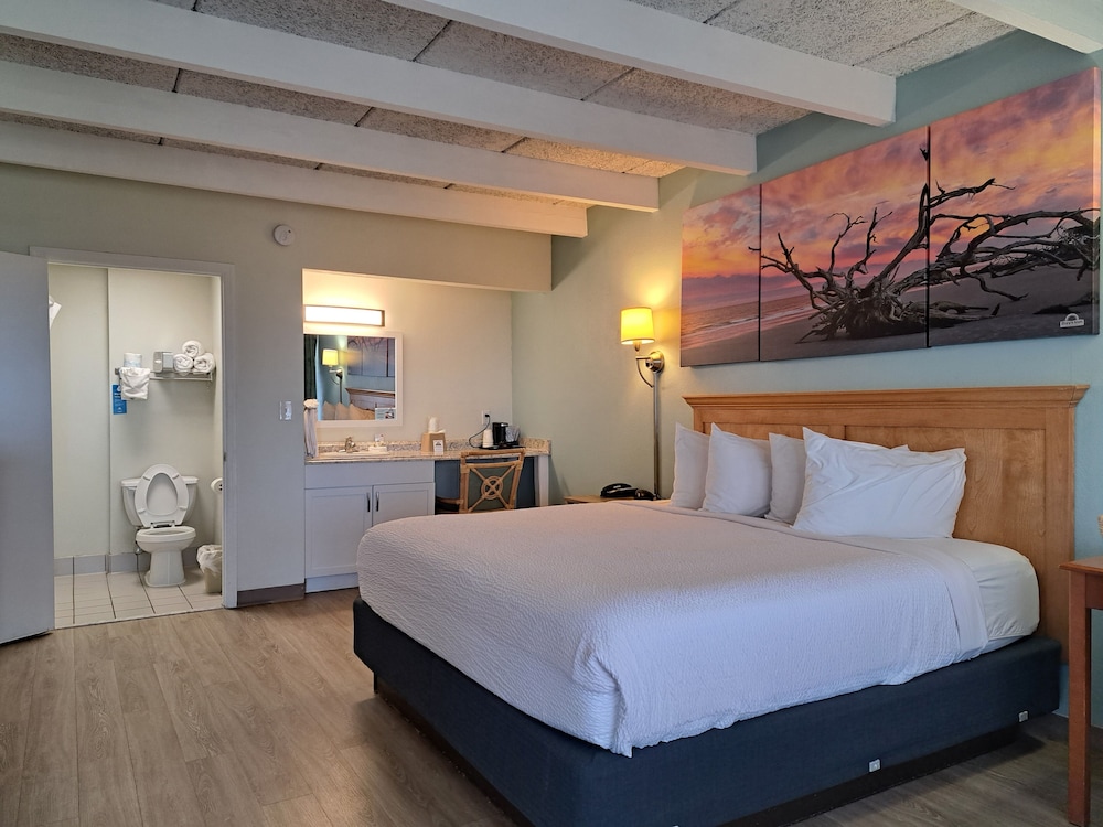 Days Inn & Suites By Wyndham Jekyll Island 15/58