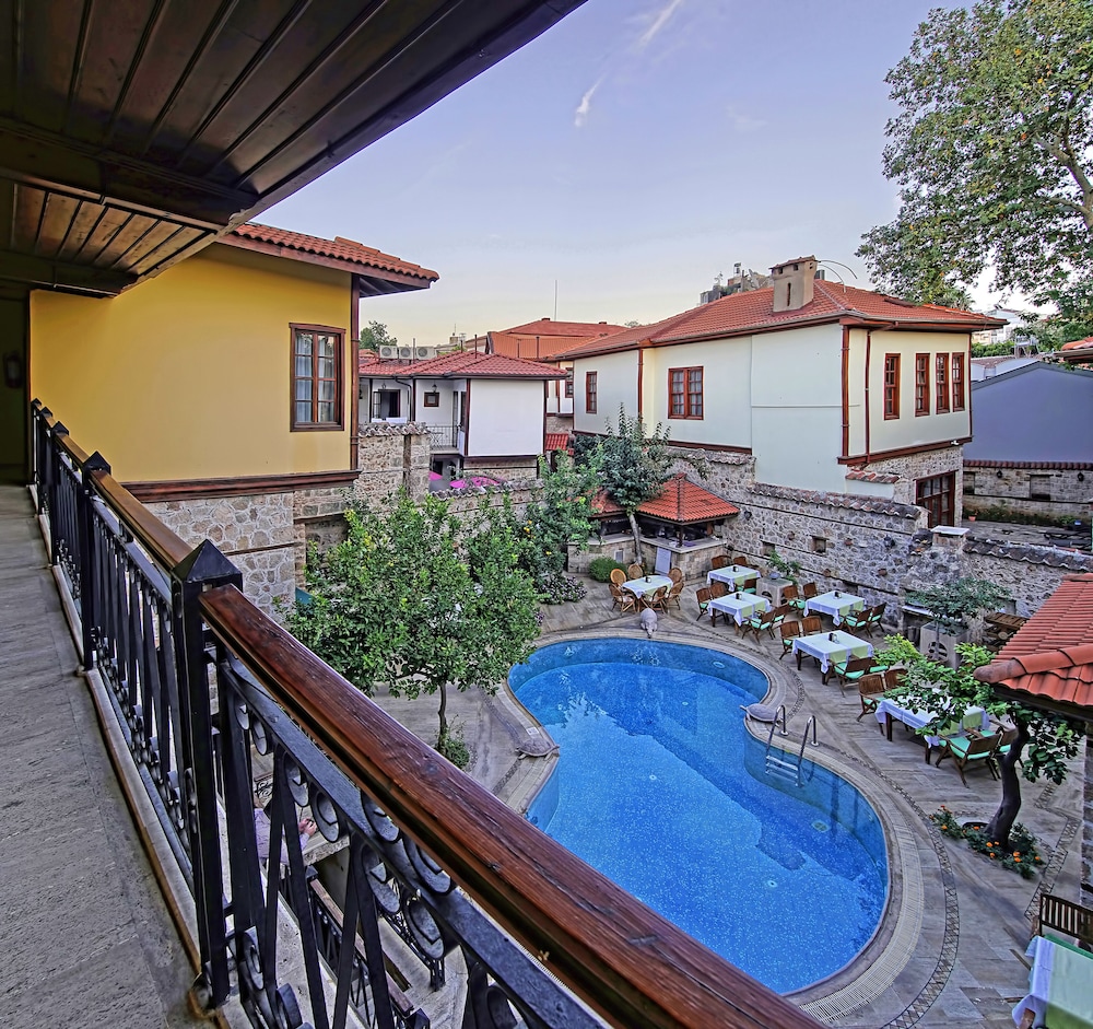 La Paloma Hotel 45/50