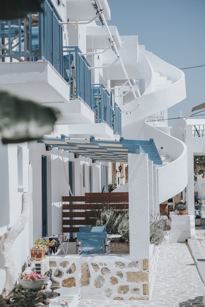 Saronis Hotel 38/50