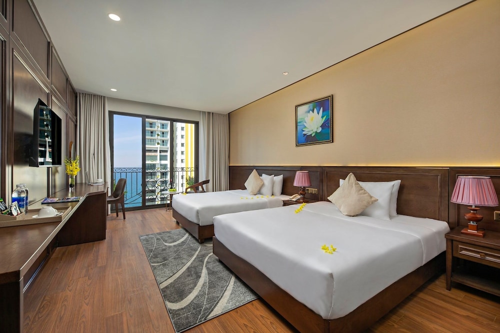 Golden Lotus Hotel Da Nang 12/50