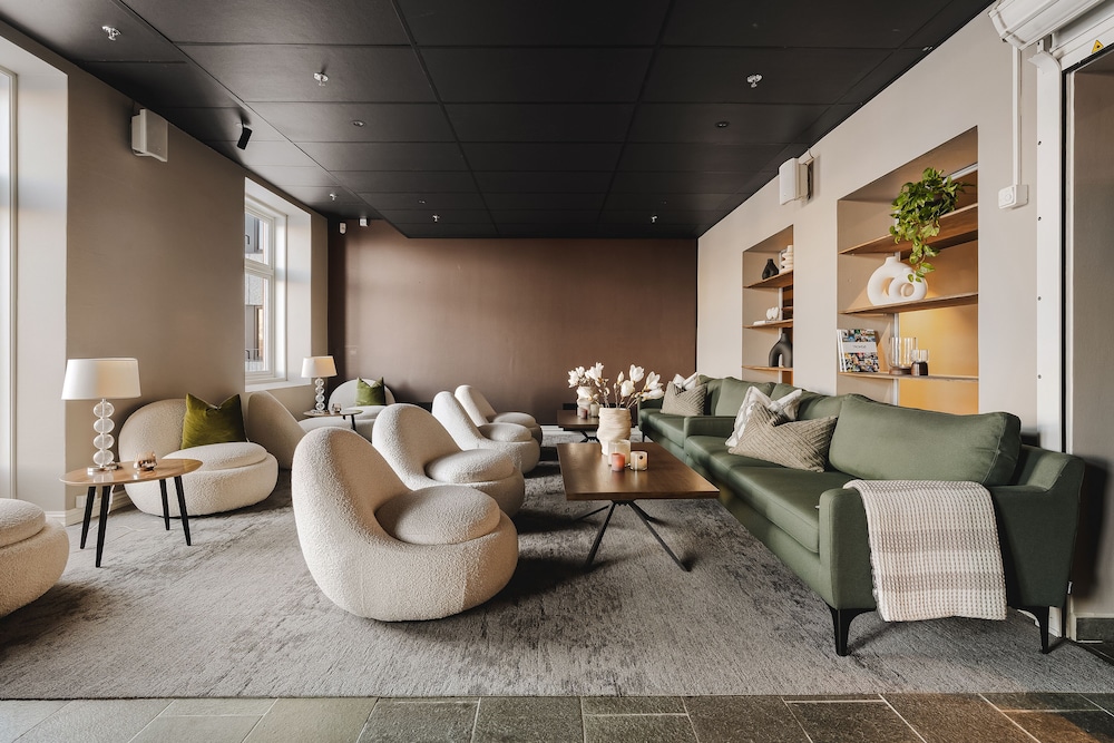 Enter St Elisabeth Suites 40/50