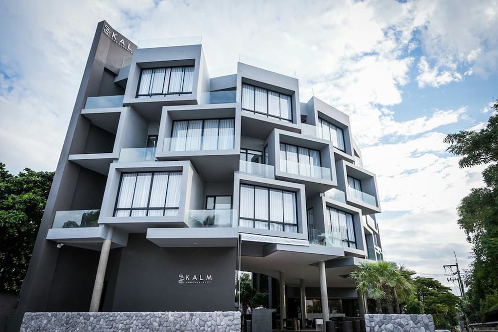 Kalm Bangsaen Hotel 4/47