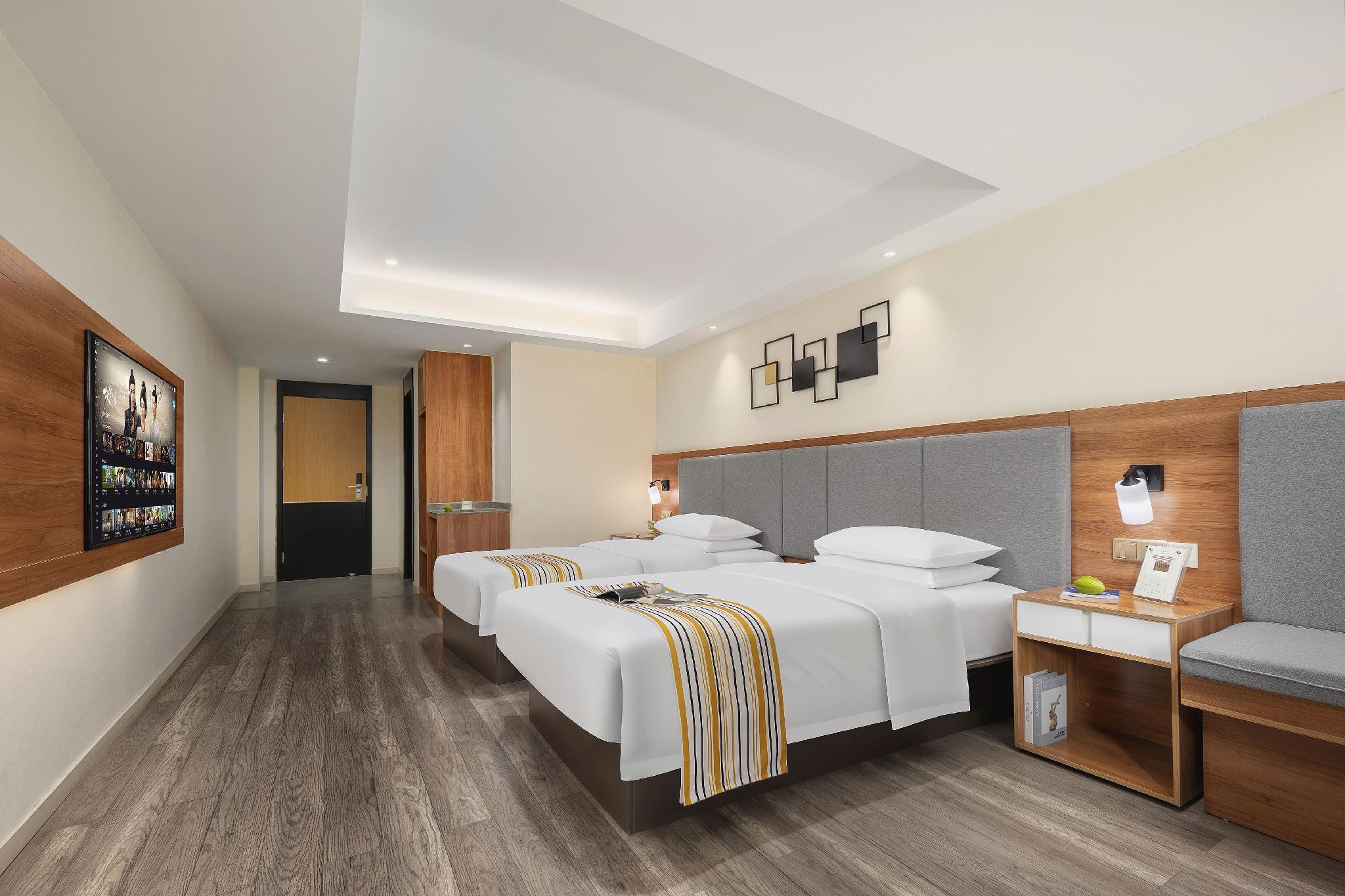 Homeinn Plus (Chengdu Kuanzhai Alley West Xihan Road East Metro Station) 7/10