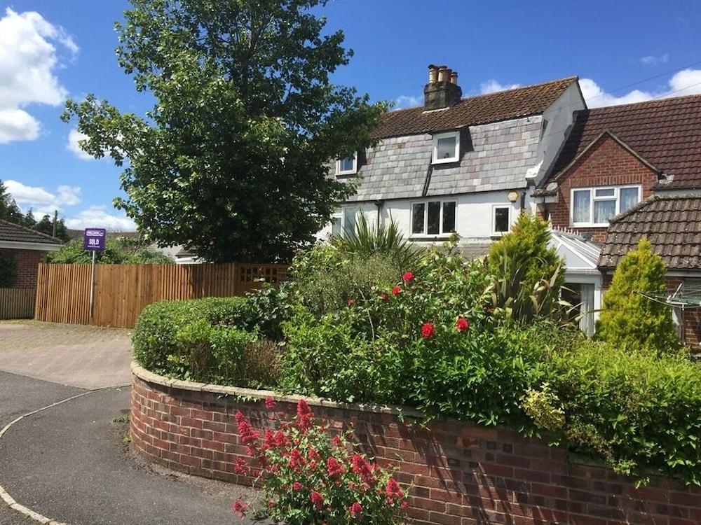 Meadow Cottage 46/50