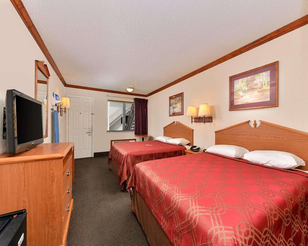 Econo Lodge Killeen, TX 4/15