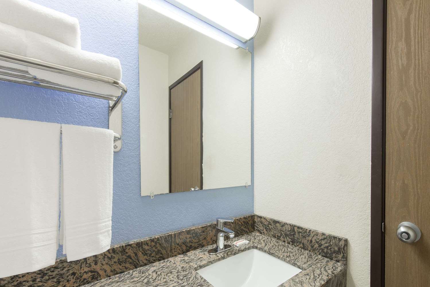Super 8 By Wyndham New Castle 24/26