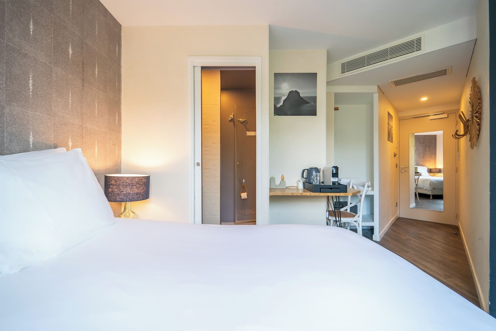 COMFORT, QUEEN BED