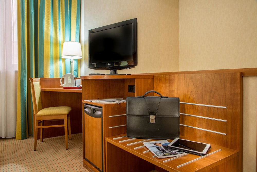 Best Western Cavalieri Della Corona Hotel 47/55