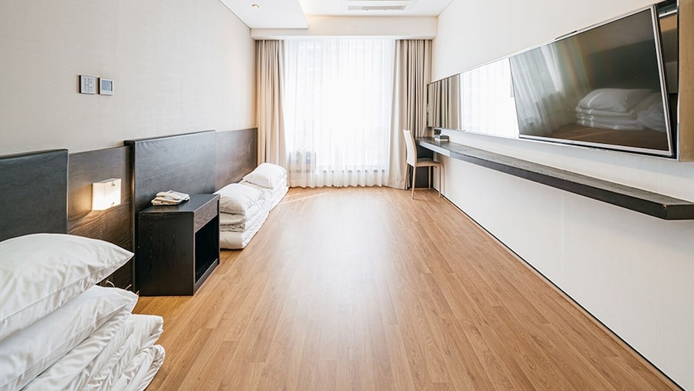 Gloucester Hotel Jeju 35/57