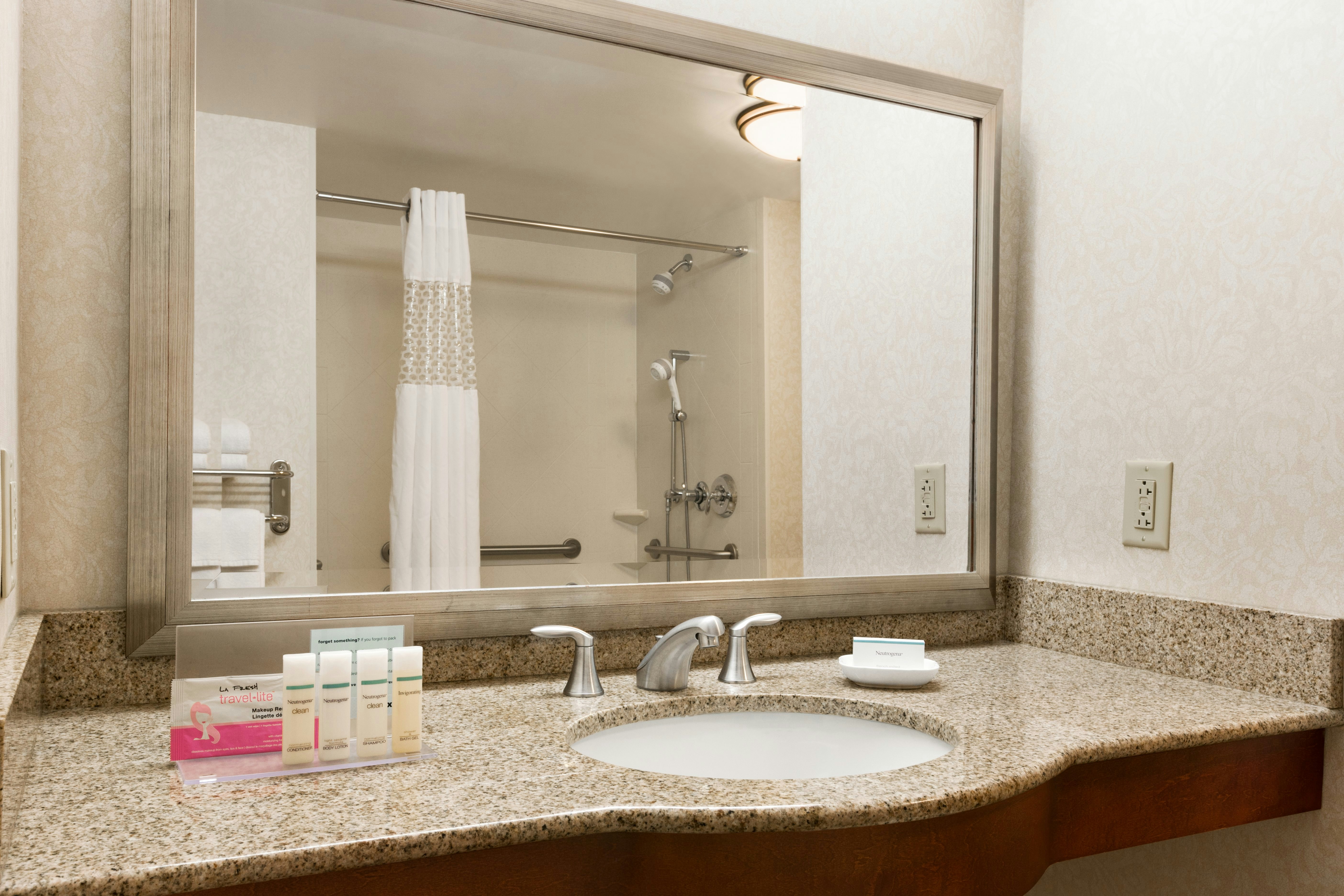 غرفة بسرير كينج لذوي الإعاقة، Hampton Inn Warrenton 4/7