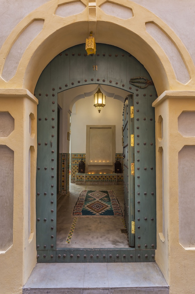 Riad Azahar 6/50