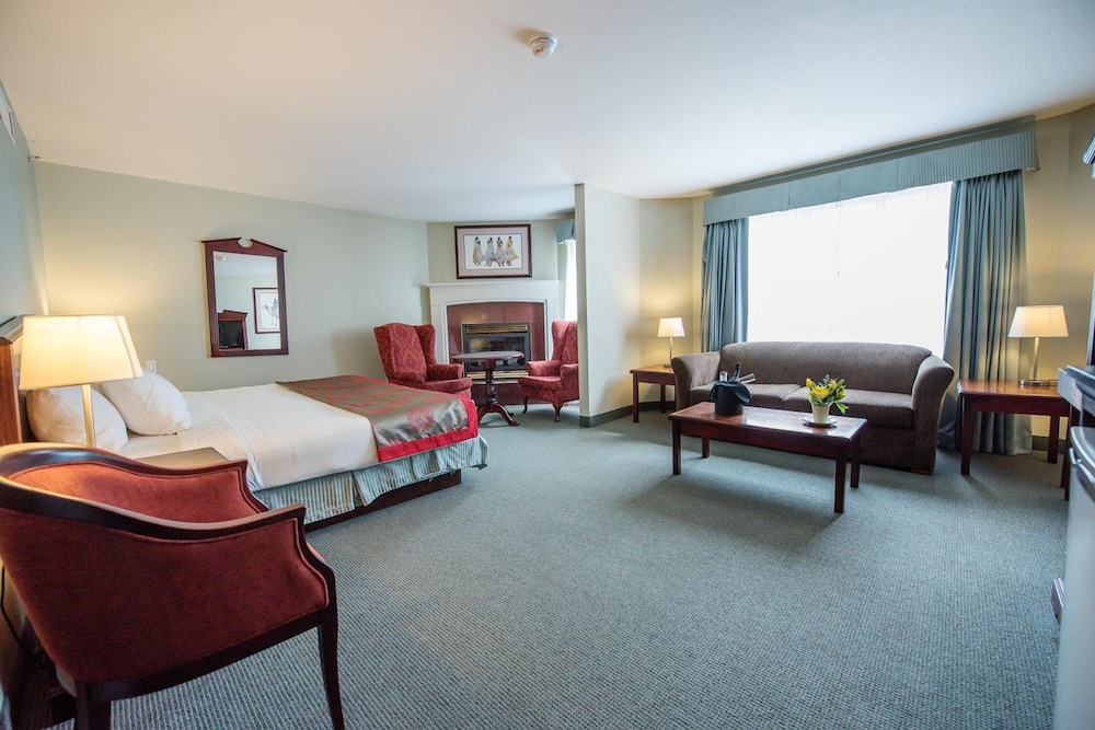 Harrison Lake Hotel 21/50
