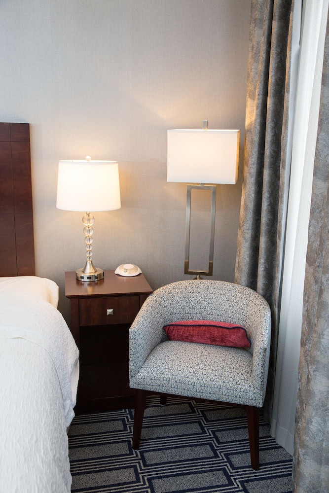 Hampton Inn & Suites Providence Downtown 8/50