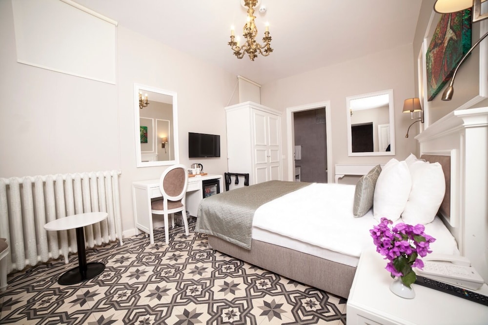 Triada Hotel Buyukada 24/60
