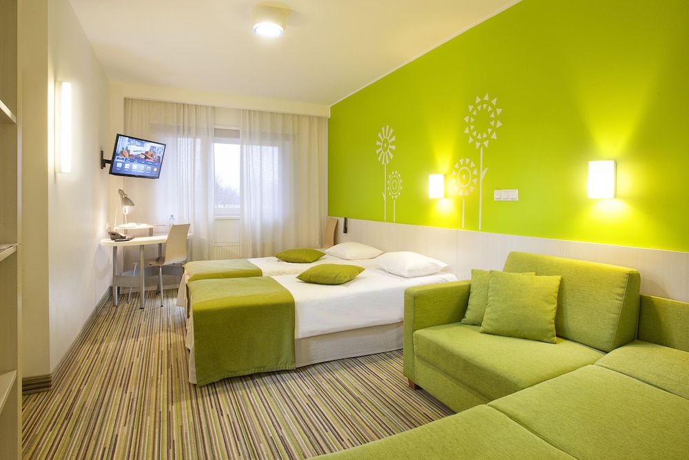 Tallink Express Hotel 32/68