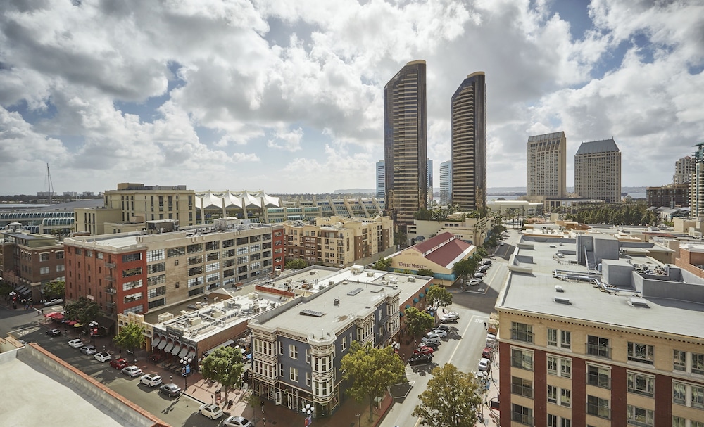 Pendry San Diego 66/70