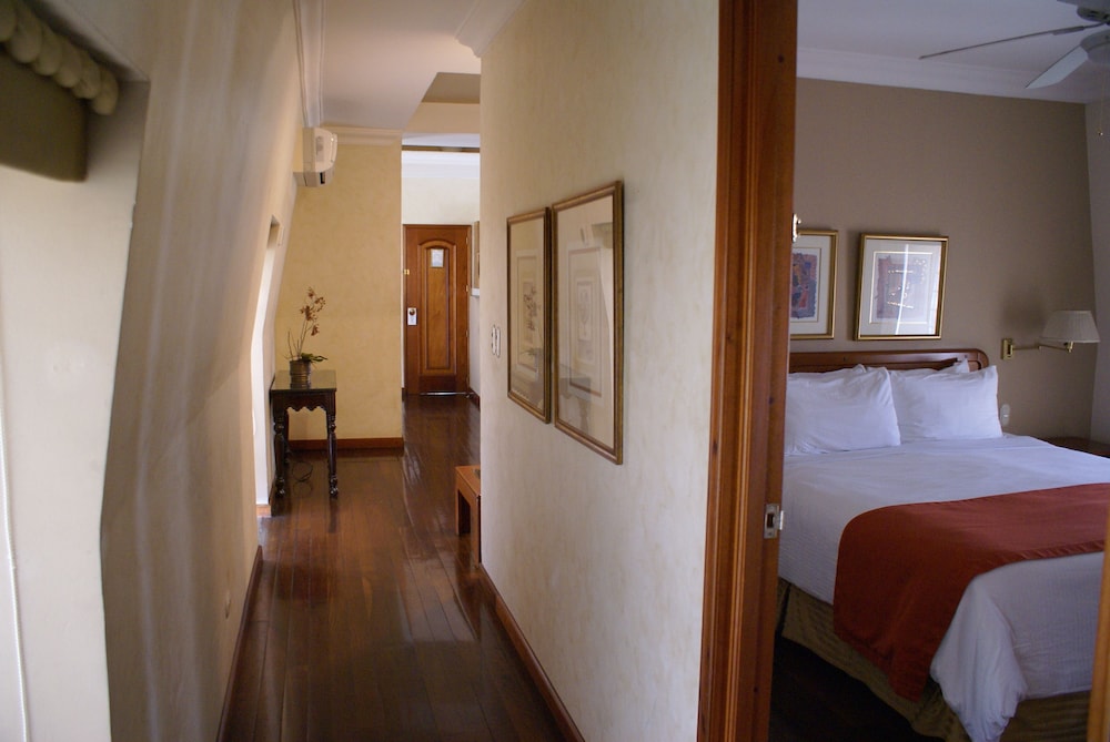 HOTEL SAN CARLOS 11/85