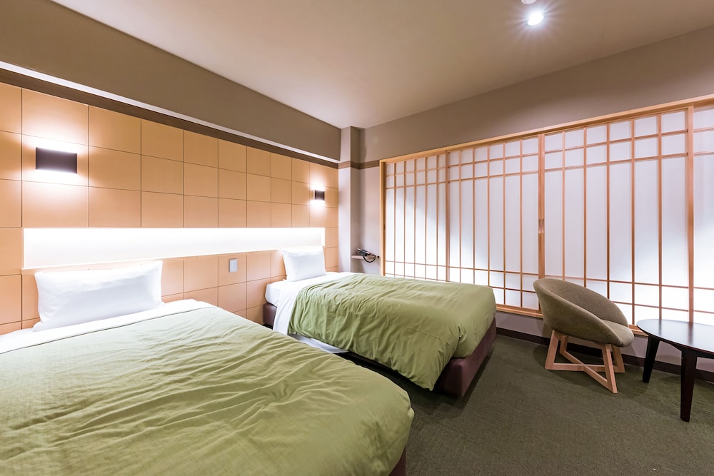 Akasaka Yoko Hotel 24/65