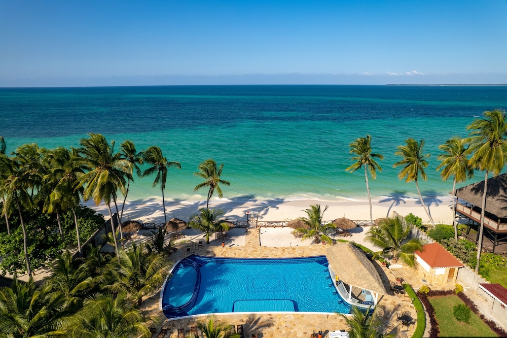 Sunny Palms Beach Bungalows 56/65