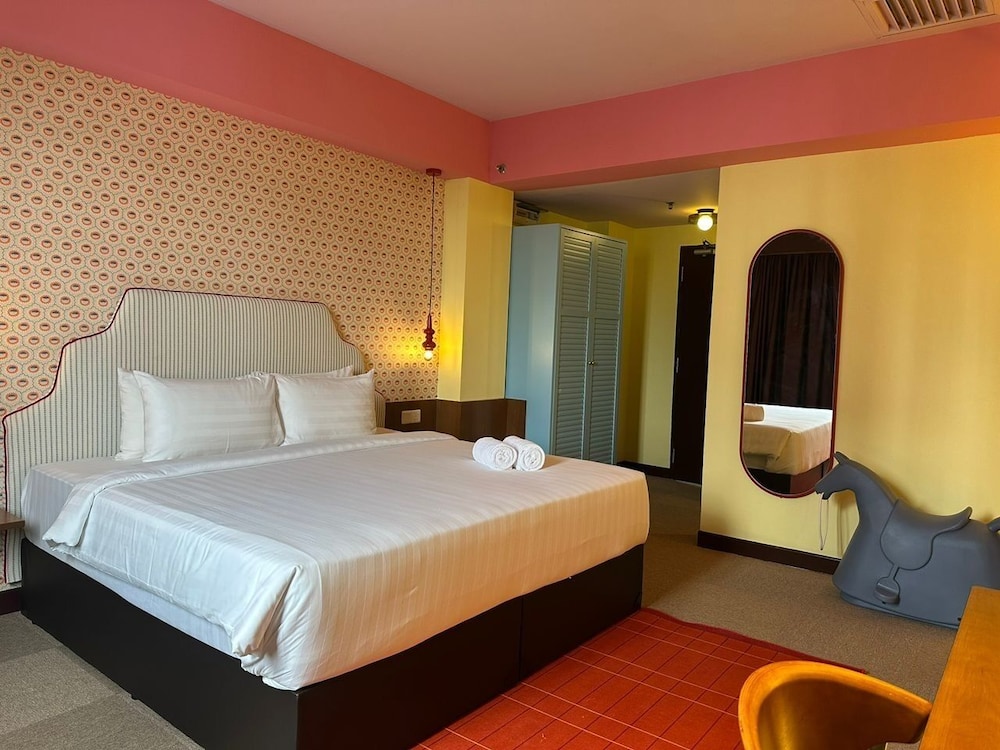 The Tres Hotel 27/67