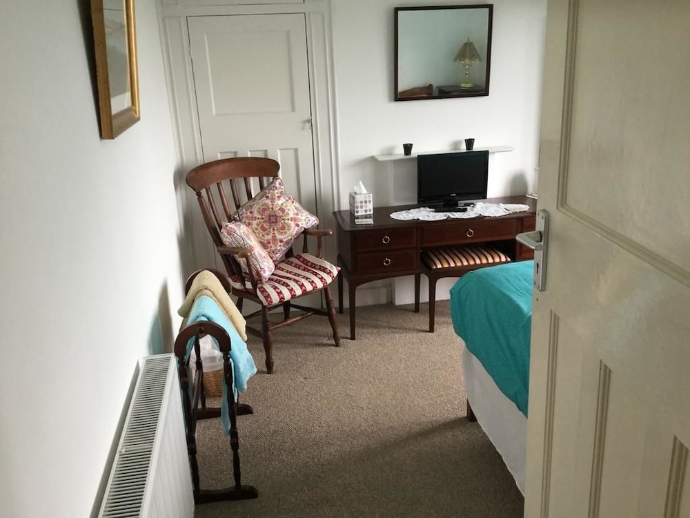 Lakeside Guest House 19/33