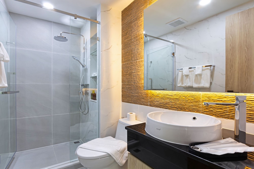 Aquila Hotel Bangkok 18/19
