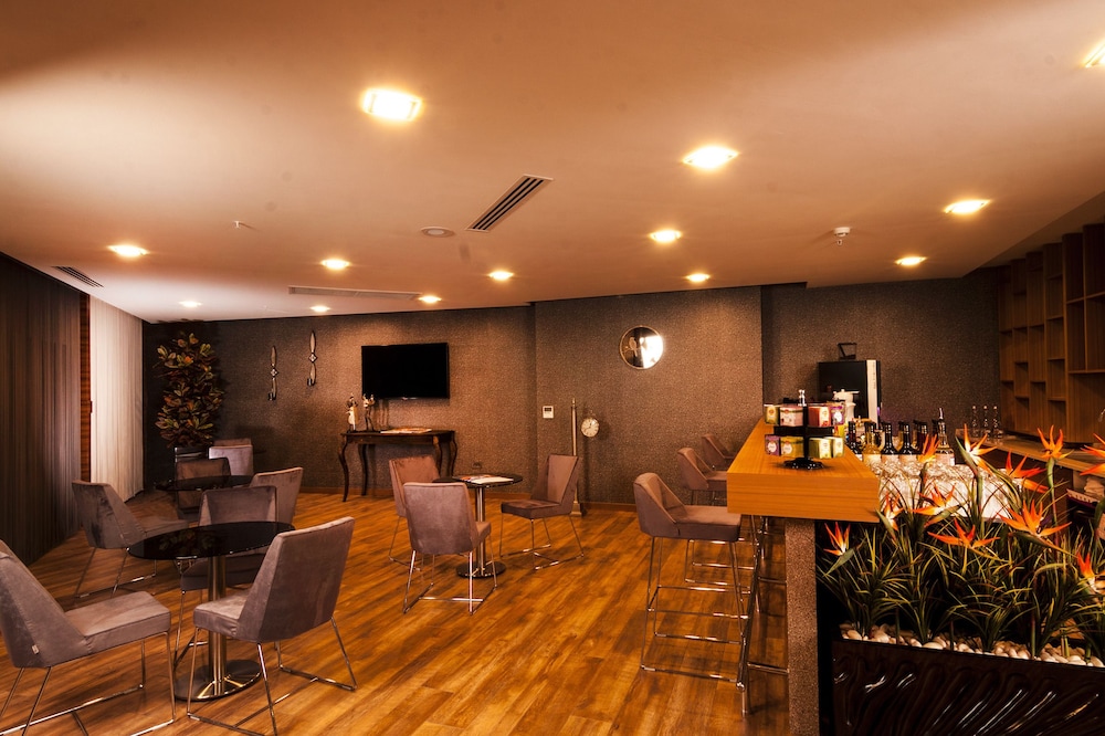 Majura Hotel 46/50