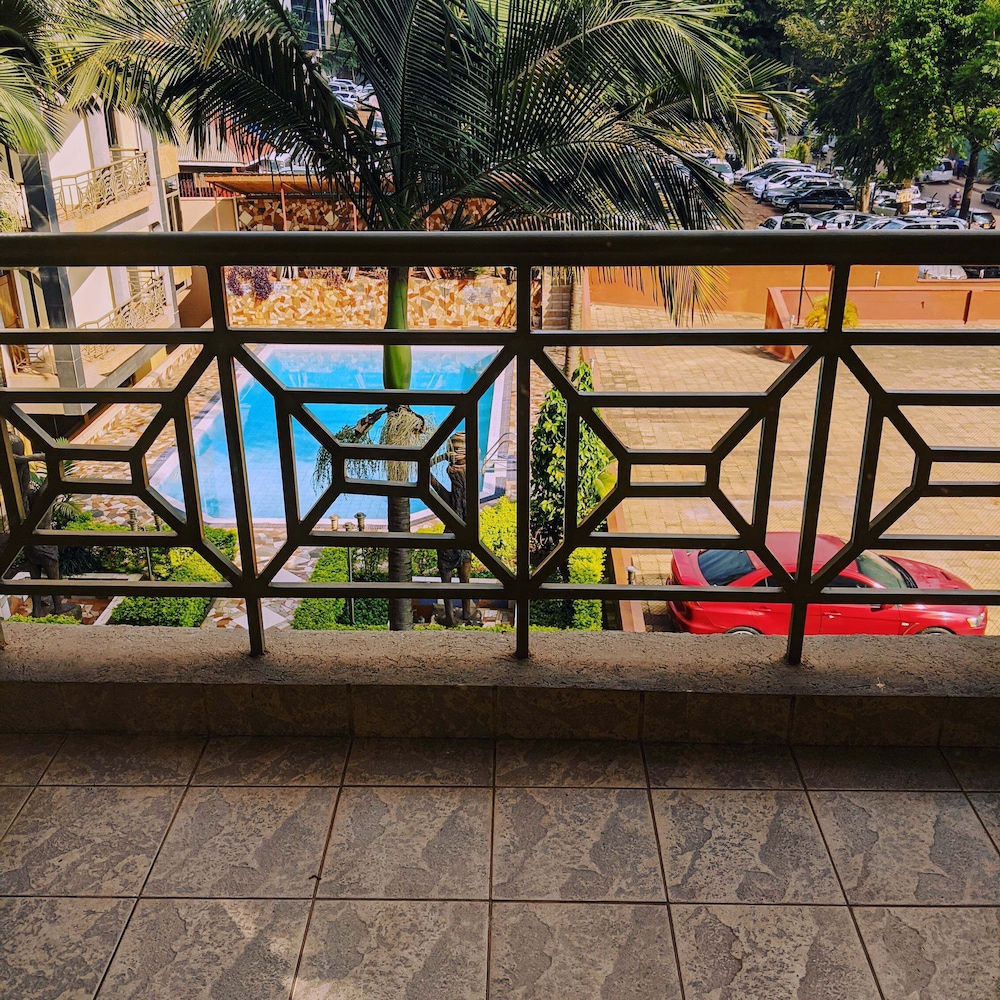 Prestige Hotel Suites 3/50