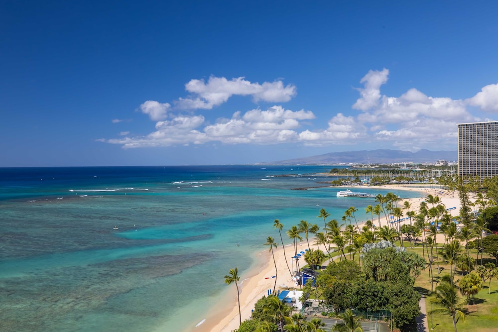 Waikiki Shore by OUTRIGGER 78/81