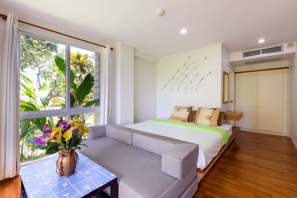 Baan Poolom Beachfront Condominium 18/50