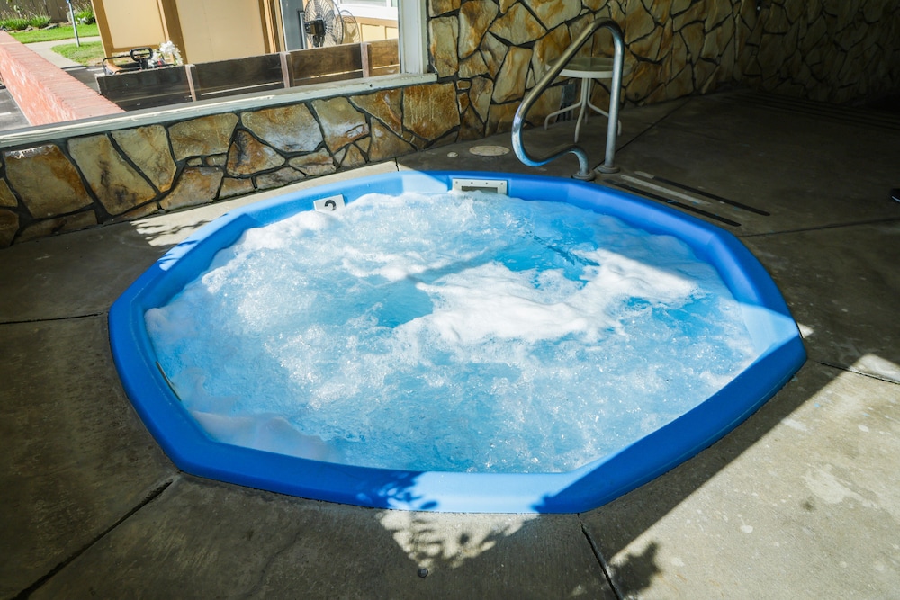 Silver Surf Motel 45/72