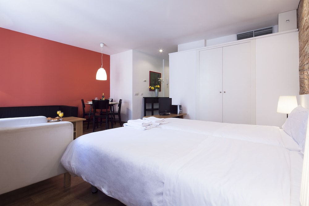 Inside Barcelona Apartments Sants 9/99