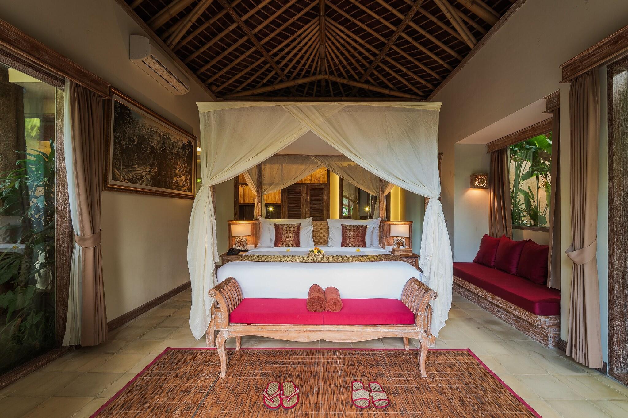 Suite, Pool View