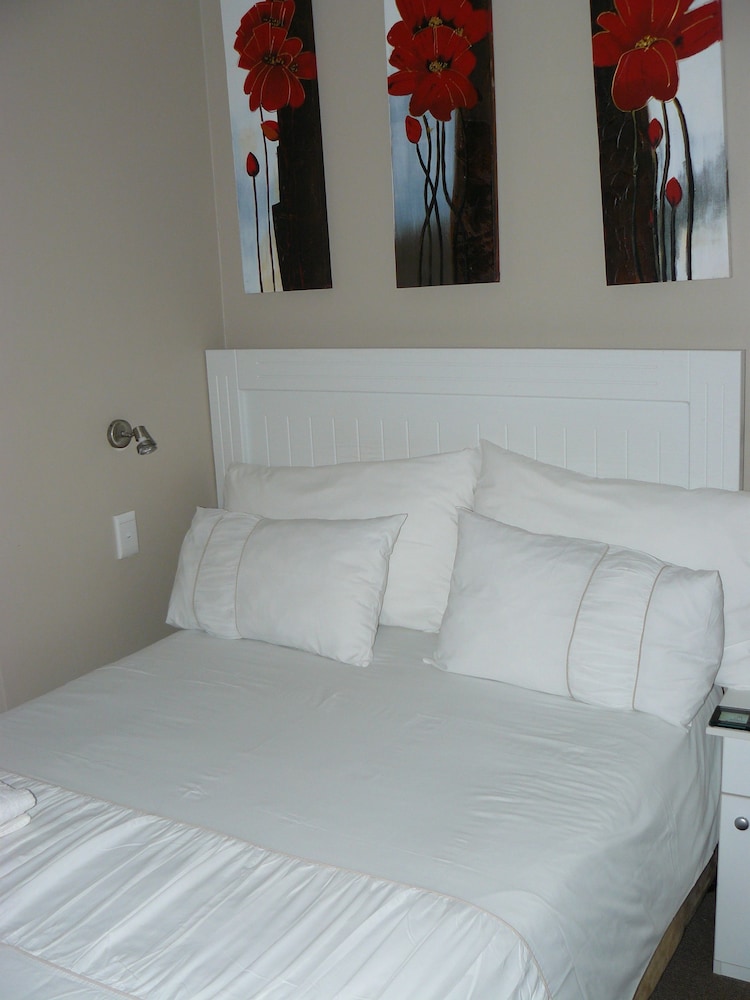 See More Guest House 17/50