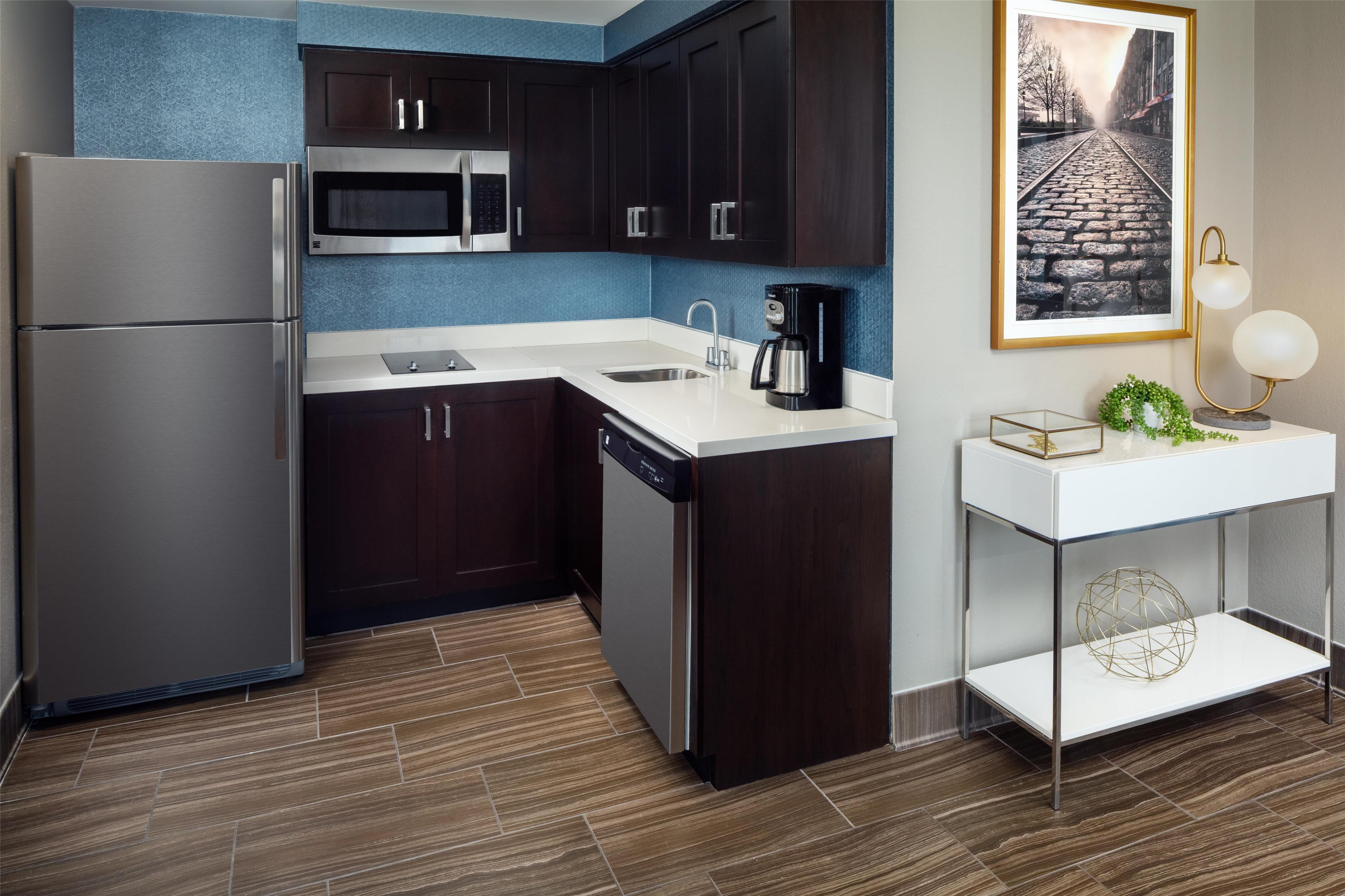 2 BEDROOMS, SUITE, 1 KING OR 2 QUEEN BEDS, RIVER VIEW, 2 BATHROOMS, BALCONY