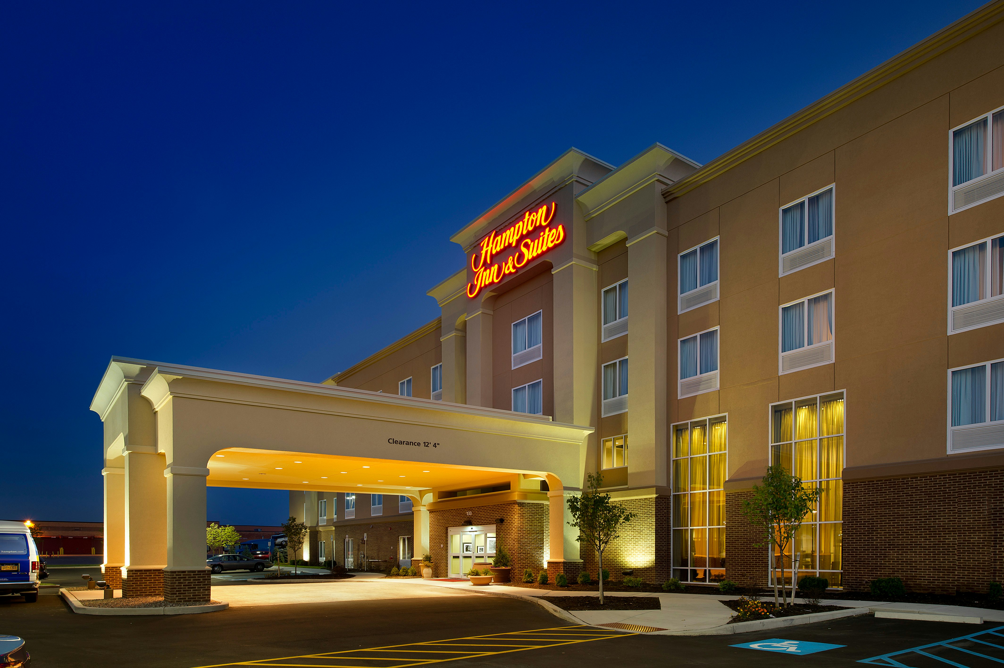 Hampton Inn and Suites Buffalo Airport 30/31