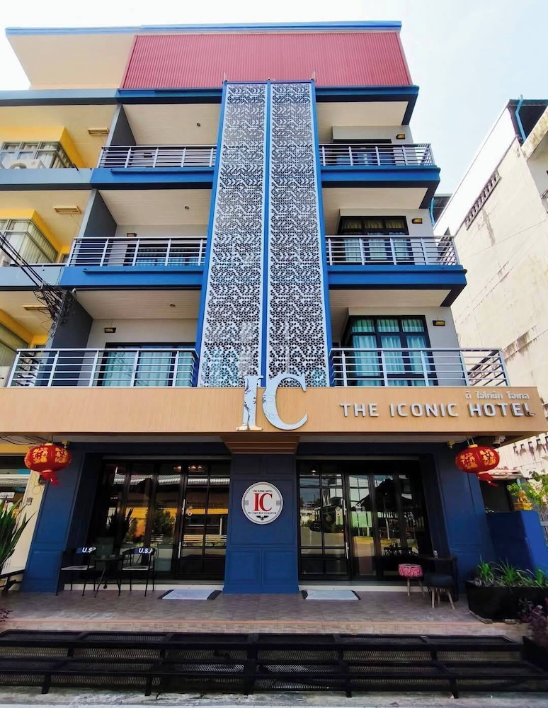 The Iconic Hotel 2/64