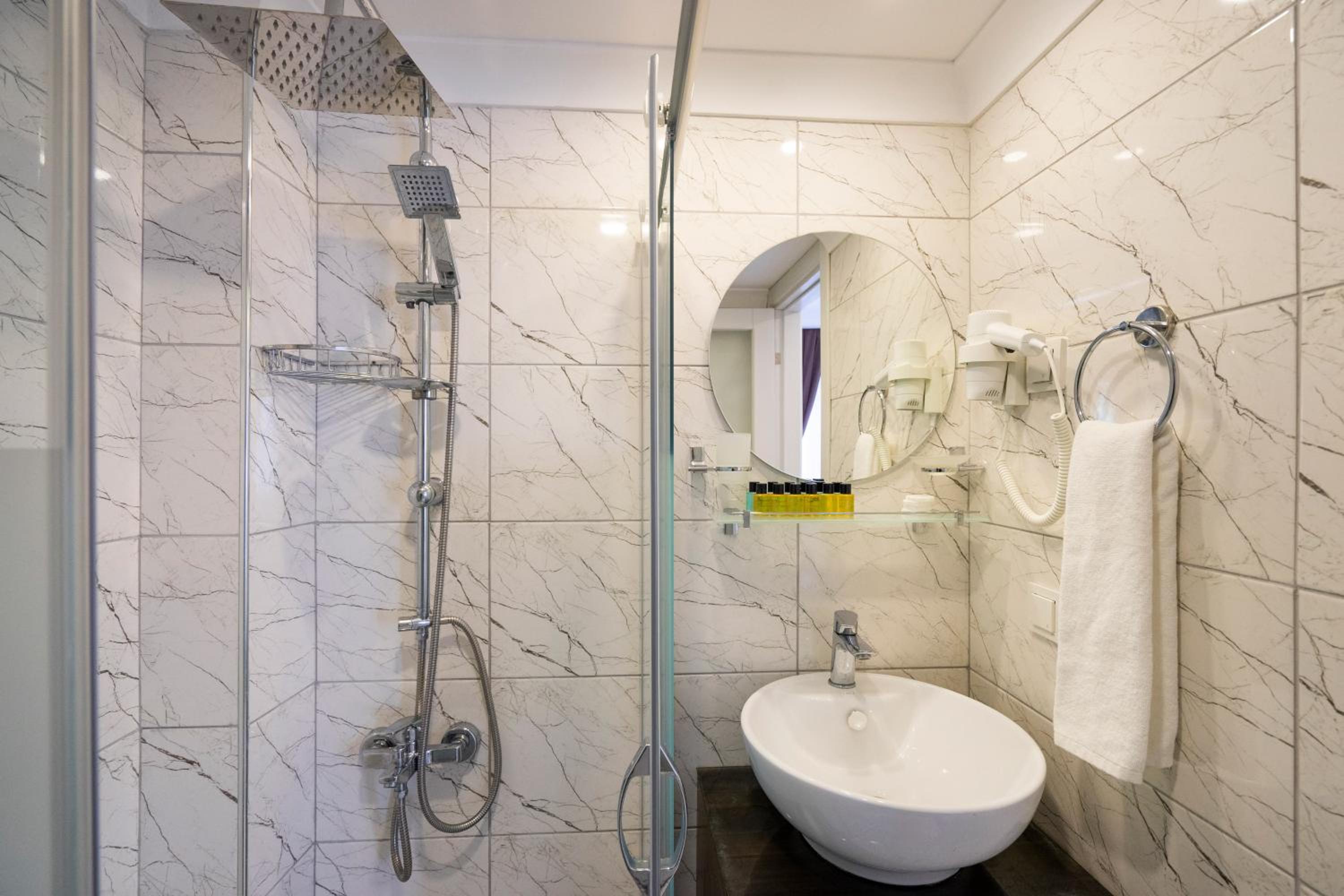 غرفة ديلوكس ثلاثية، Castillo Rojo Hotel Istanbul 10/10
