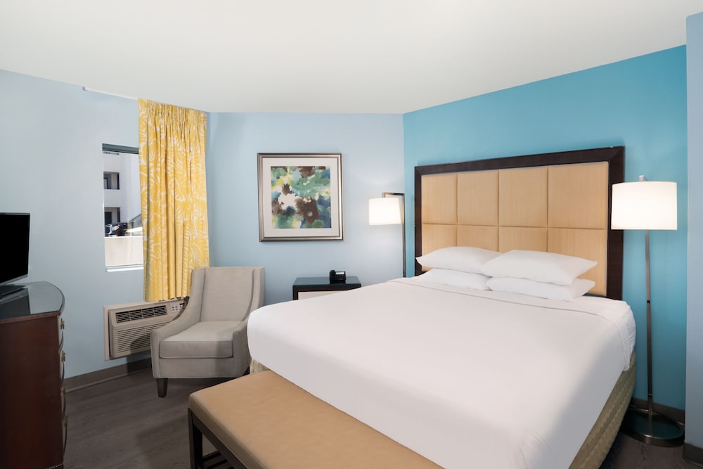 DELUXE, SUITE, MULTIPLE BEDS