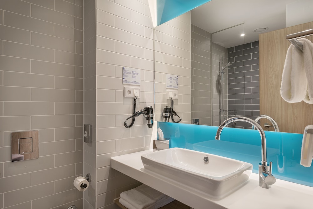HOLIDAY INN EXPRESS SIEGEN 27/79