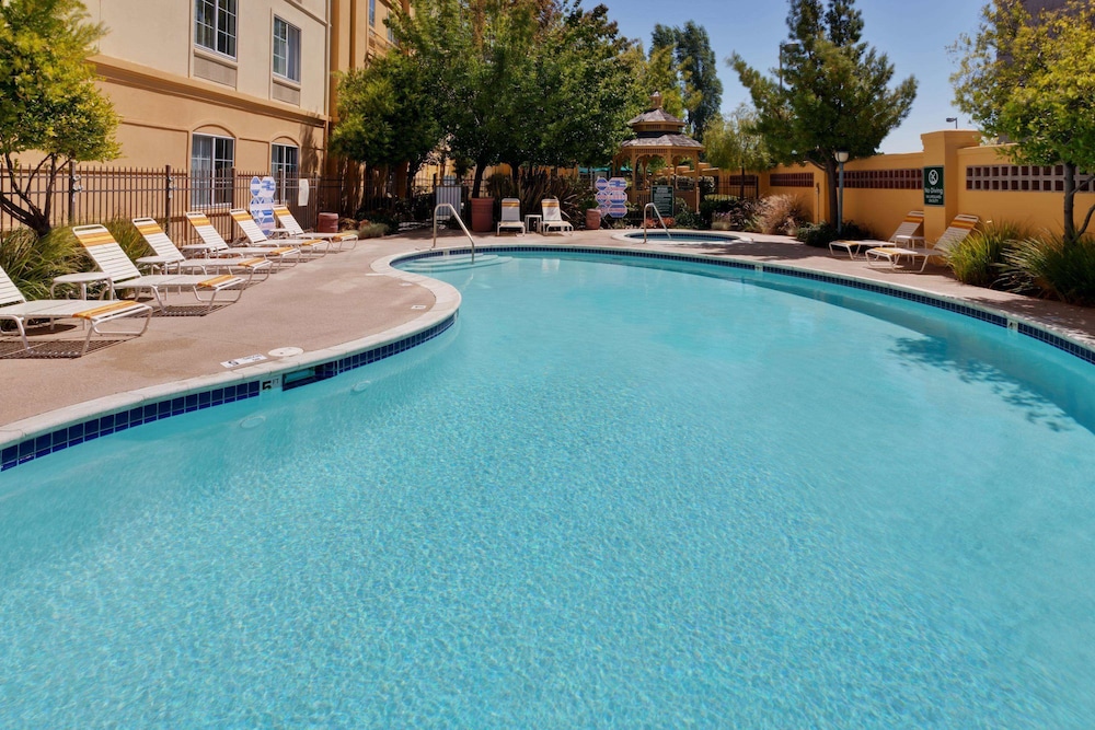 La Quinta Inn And Suites By Wyndham Fremont Silicon Valley 6/56